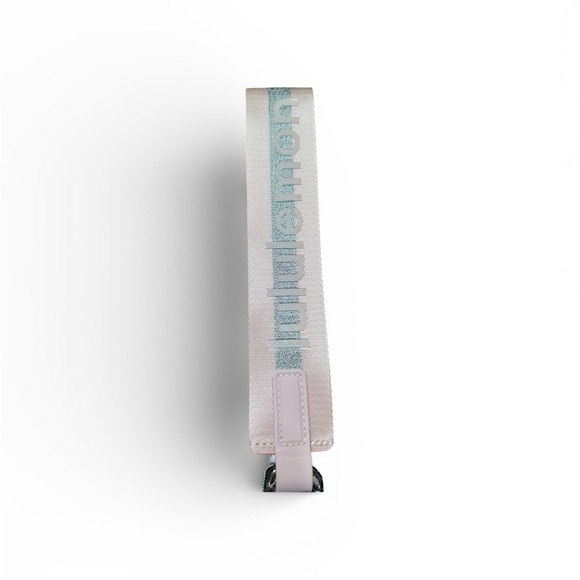 🚫sold 🚫NWT SOLD OUT LULULEMON NEVER LOST KEYCHAIN PINK MIST/SILVER - Picture 6 of 7